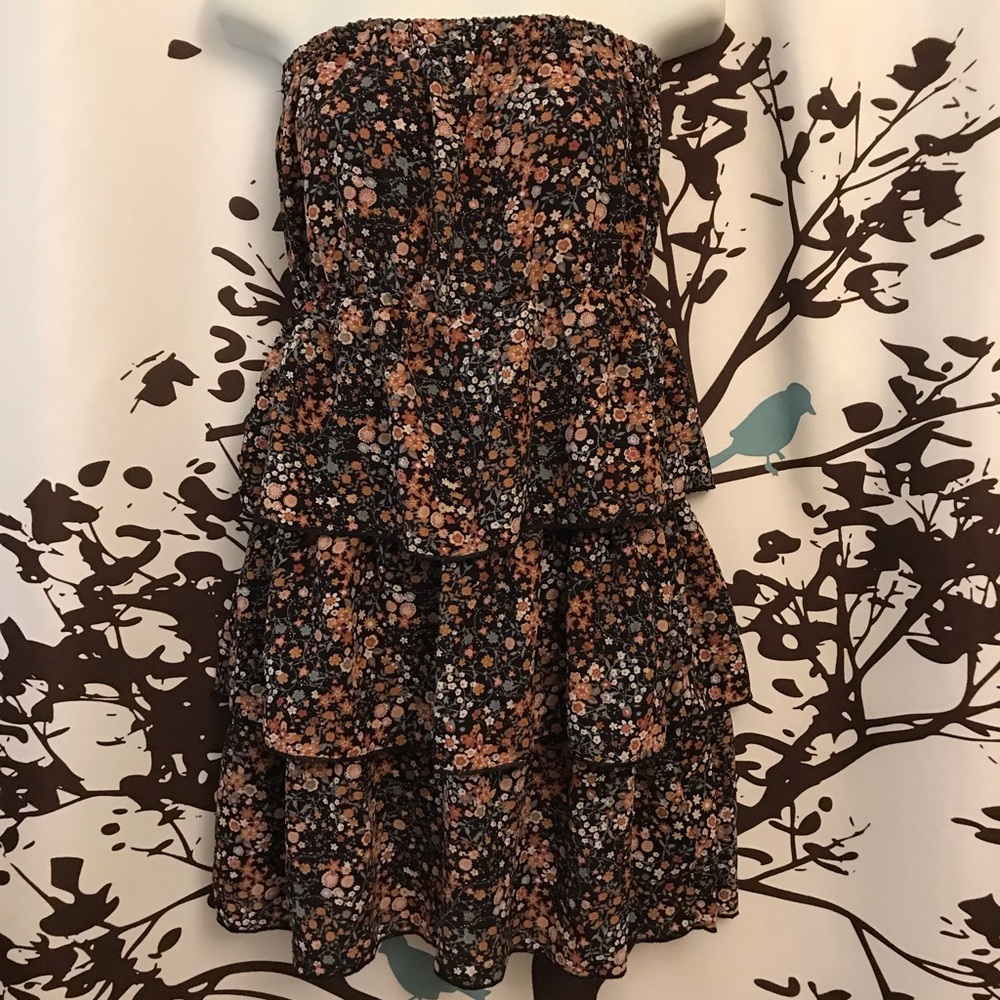 ✨ 4 FOR $10 Strapless Tiered Floral Dress